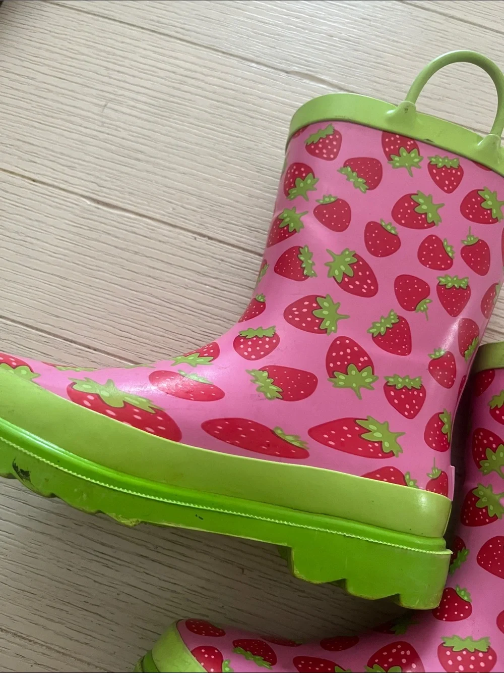Little Girls Strawberry Print Rubber Boots Pull on Size 13/1 Pink & Green